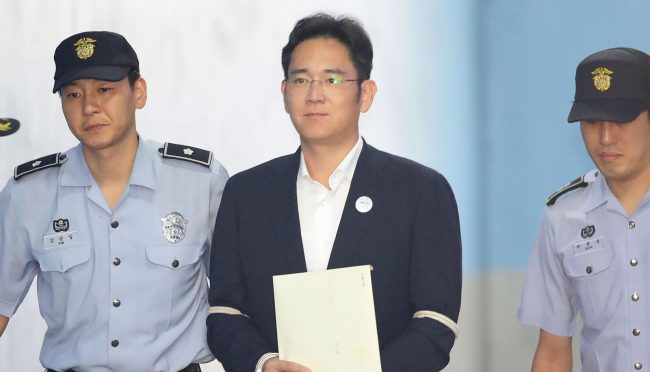 Фото - Глава компании Samsung проведёт пять лет в тюрьме